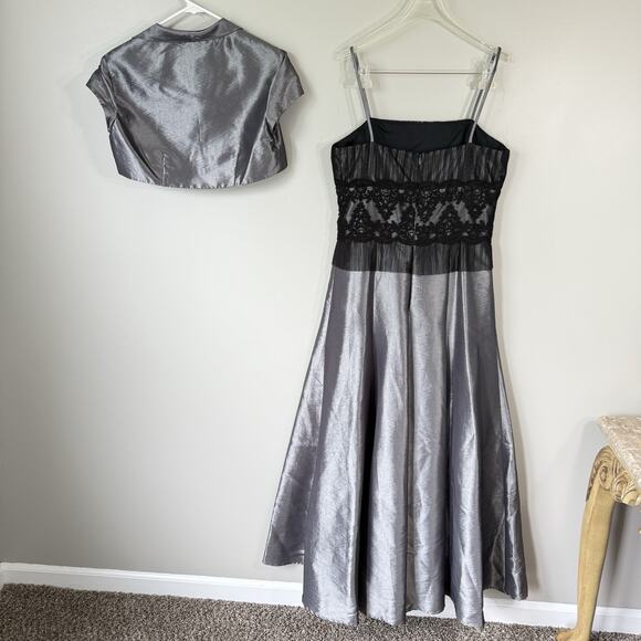 Milla Bell Prom Dress Gray Silver Black Lace Vampy Goth Gown Size 8 Fit Flare - Picture 5 of 9